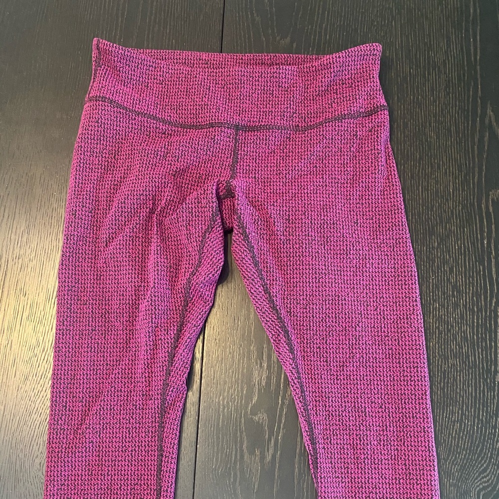 Lululemon Capri size 12 dark pink and black print